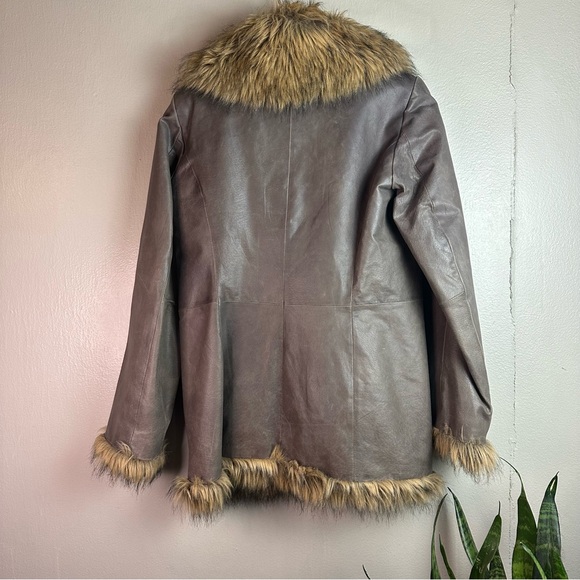 Newport News Women’s Easy Style Leather w/ Faux Fur Trim Jacket Sz Sm - Picture 3 of 10